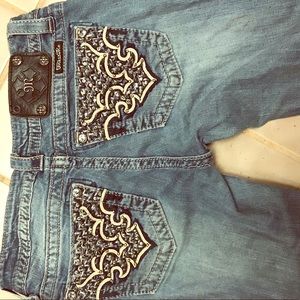 Size 28 miss me boot cut jeans.